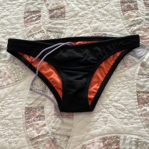 NWOT. Jolyn Midl Bottom